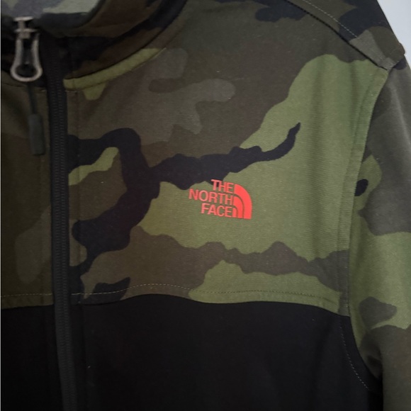 The North Face Men's Green Camo and Black Jacket - Picture 2 of 4